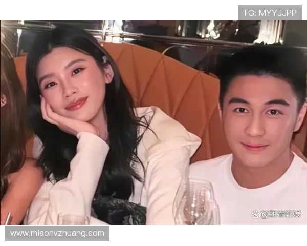 嫂子颜值爆表何猷君携妻儿共庆揭幕战与孩子生日欢乐时光